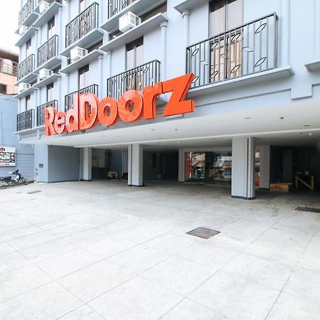 Reddoorz Plus @ Jardin Suites Guadalupe Nuevo Mandaluyong Екстериор снимка