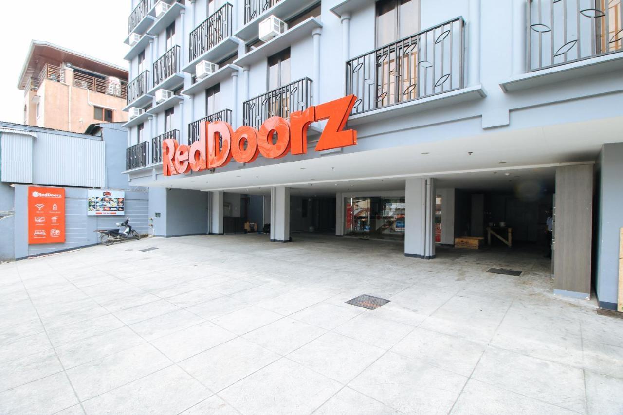 Reddoorz Plus @ Jardin Suites Guadalupe Nuevo Mandaluyong Екстериор снимка