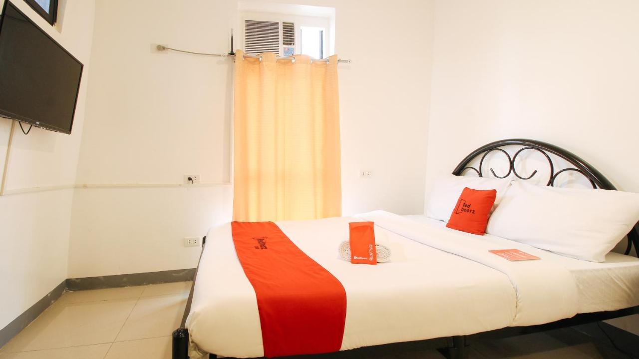 Reddoorz Plus @ Jardin Suites Guadalupe Nuevo Mandaluyong Екстериор снимка