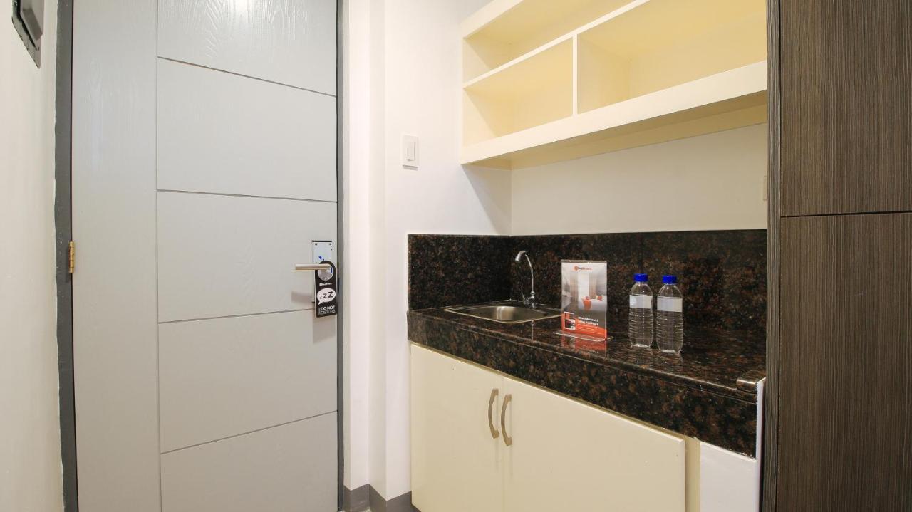 Reddoorz Plus @ Jardin Suites Guadalupe Nuevo Mandaluyong Екстериор снимка
