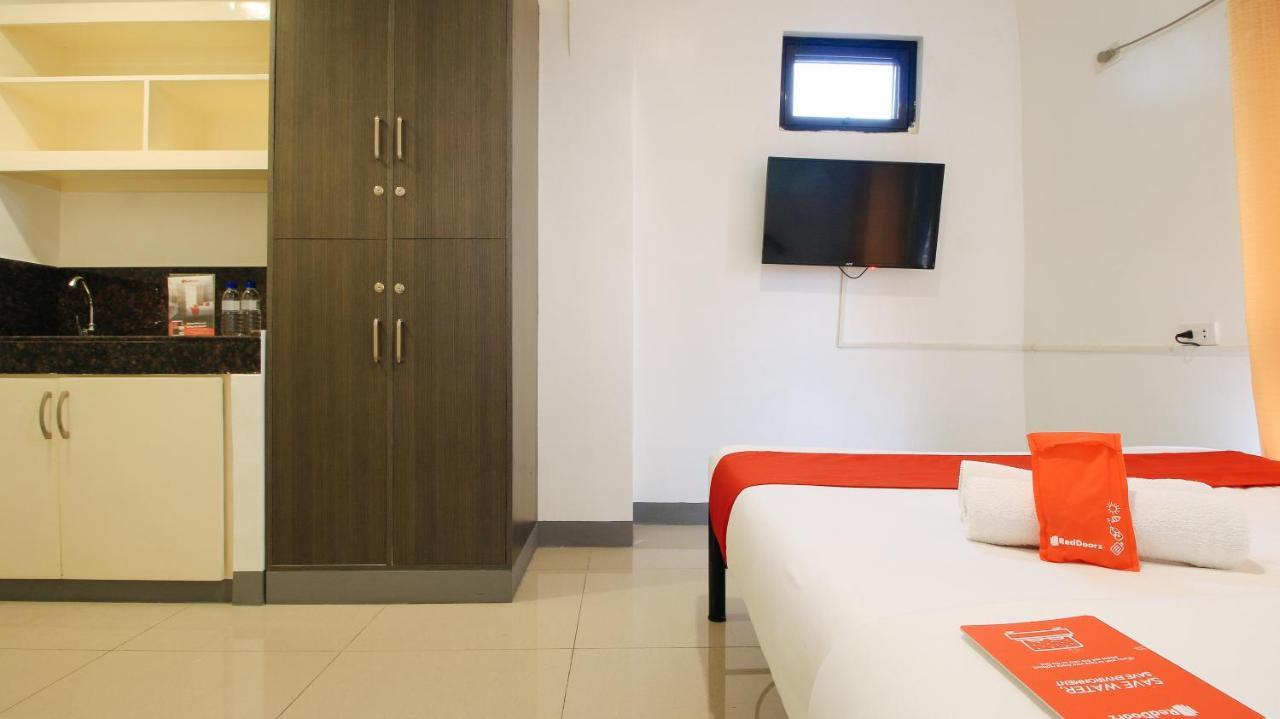 Reddoorz Plus @ Jardin Suites Guadalupe Nuevo Mandaluyong Екстериор снимка