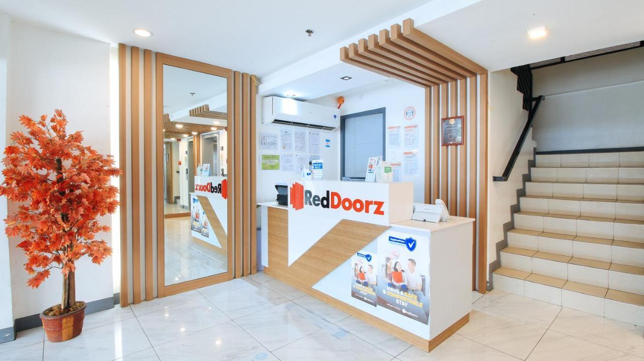 Reddoorz Plus @ Jardin Suites Guadalupe Nuevo Mandaluyong Екстериор снимка