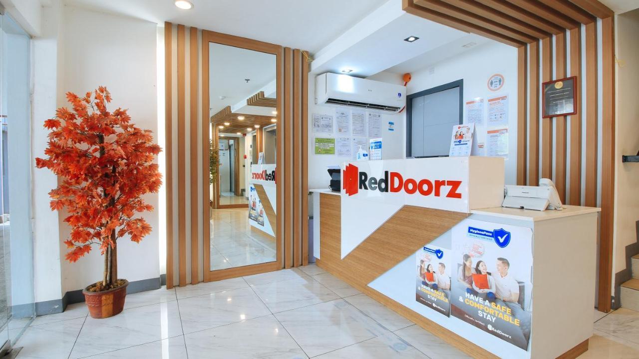 Reddoorz Plus @ Jardin Suites Guadalupe Nuevo Mandaluyong Екстериор снимка