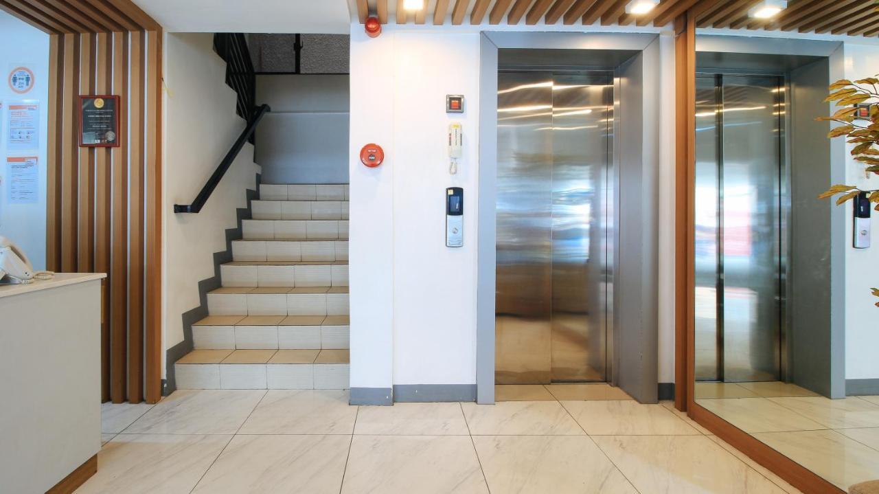 Reddoorz Plus @ Jardin Suites Guadalupe Nuevo Mandaluyong Екстериор снимка