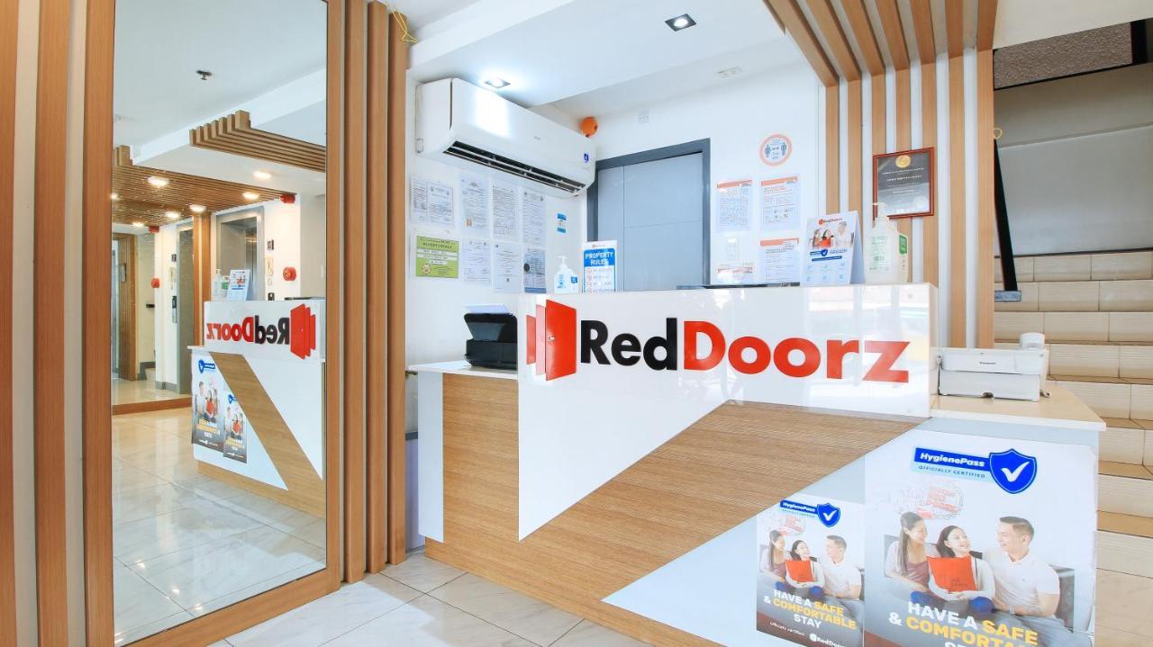 Reddoorz Plus @ Jardin Suites Guadalupe Nuevo Mandaluyong Екстериор снимка