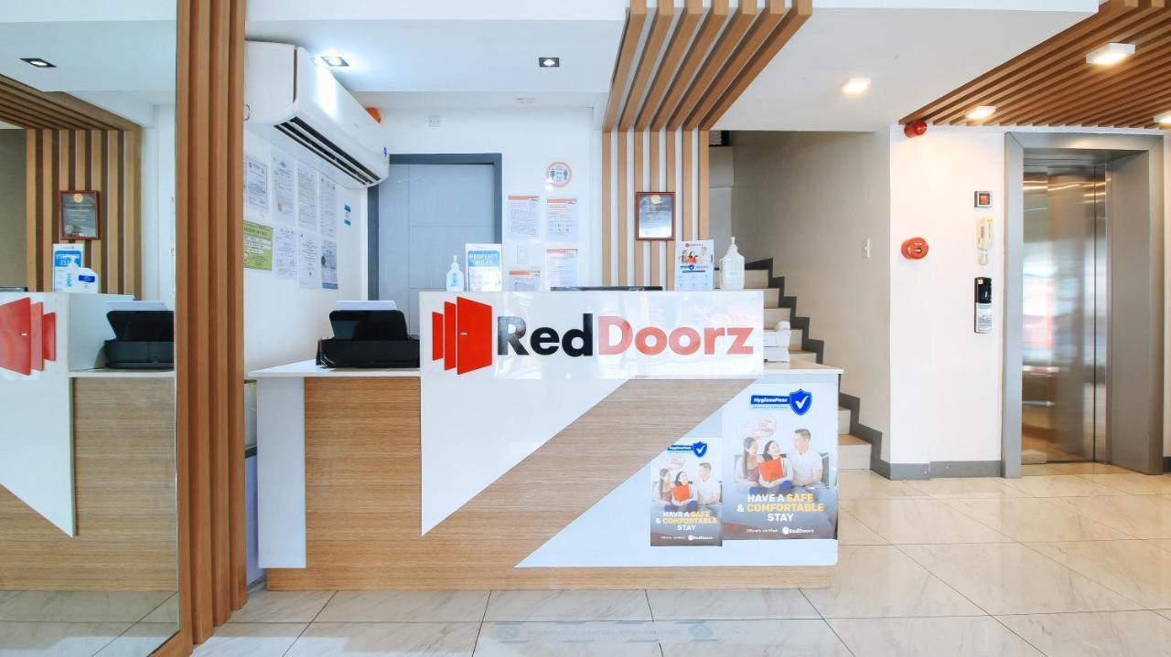 Reddoorz Plus @ Jardin Suites Guadalupe Nuevo Mandaluyong Екстериор снимка